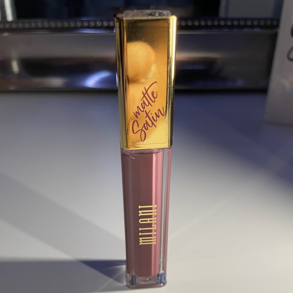 Milani a more satin matte lip crème in colour classic 07